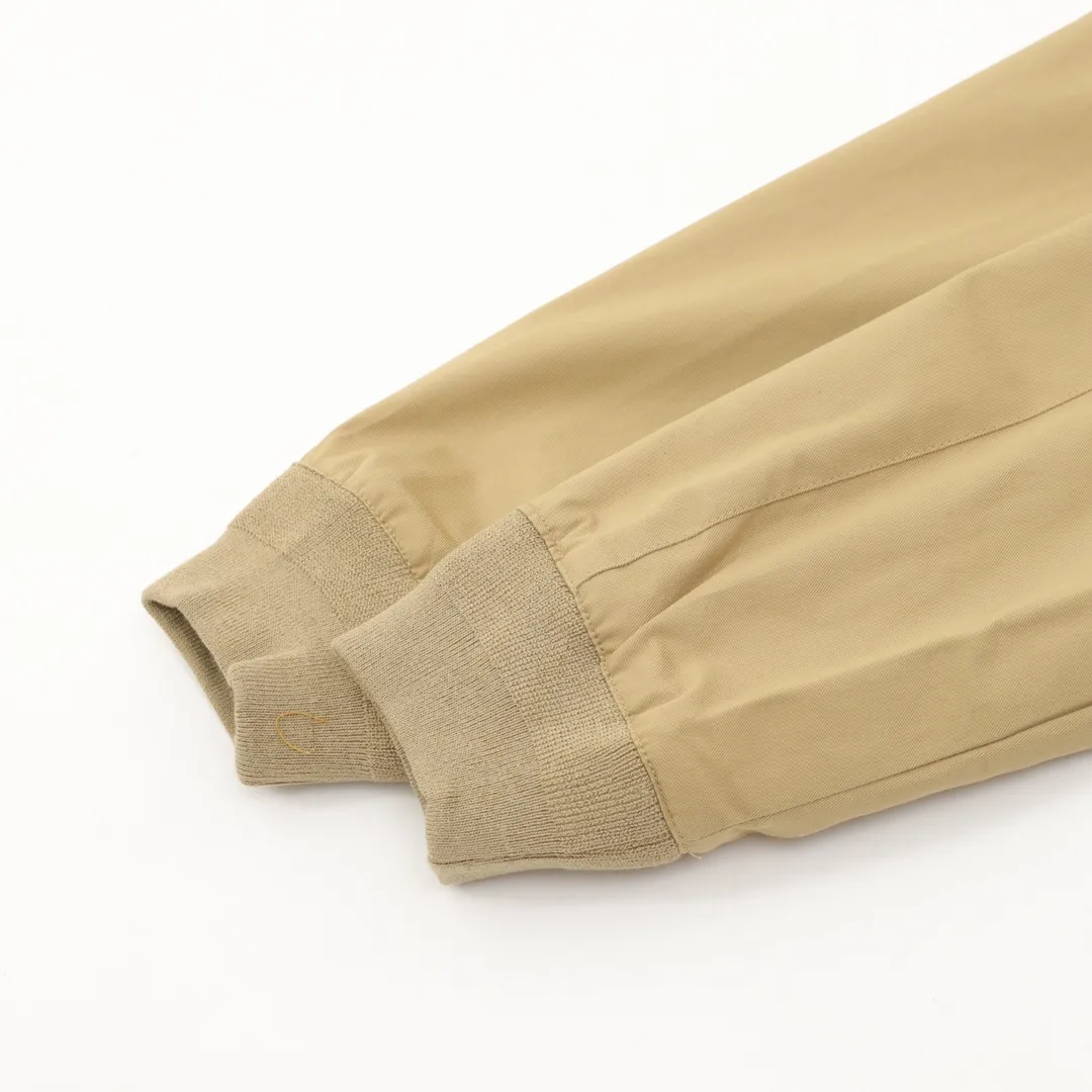 🅿️620 Ralph Lauren R23 White Lily Contract Men's Old Money Style Veteran Cadre Stand Collar Workwear Harrington Jacket Item No. RL12020 The fabric has a double-layer shin feel and is full of weight! It's not as heavy as a regular jacket, and the ordinary cotton material feels really different. This one is super comfortable, soft and stylish, and has a green plaid interior that has a retro movie fashion feel to it! The fit is loose but not baggy. The size is just right and not too picky. The dropped shoulder design modifies the shoulder shape without making it look bulky. This silhouette is a style that will never go out of style after being worn for a long time. The upper body is also very durable and recognizable. The loose and reasonable fit can be worn by both men and women, making it easy to create a clean and refreshing youthful look. The embroidery on the chest is all German Oman embroidery fiber with original data. The embroidery process is very particular. It uses Japanese Tajima machines to ensure exquisite three-dimensional embroidery. That is what I said is different from the ones on the market. Regarding the workmanship, the version is a loose version and can be used by boys and girls!! Color: Black Khaki Navy Size: M-XXL